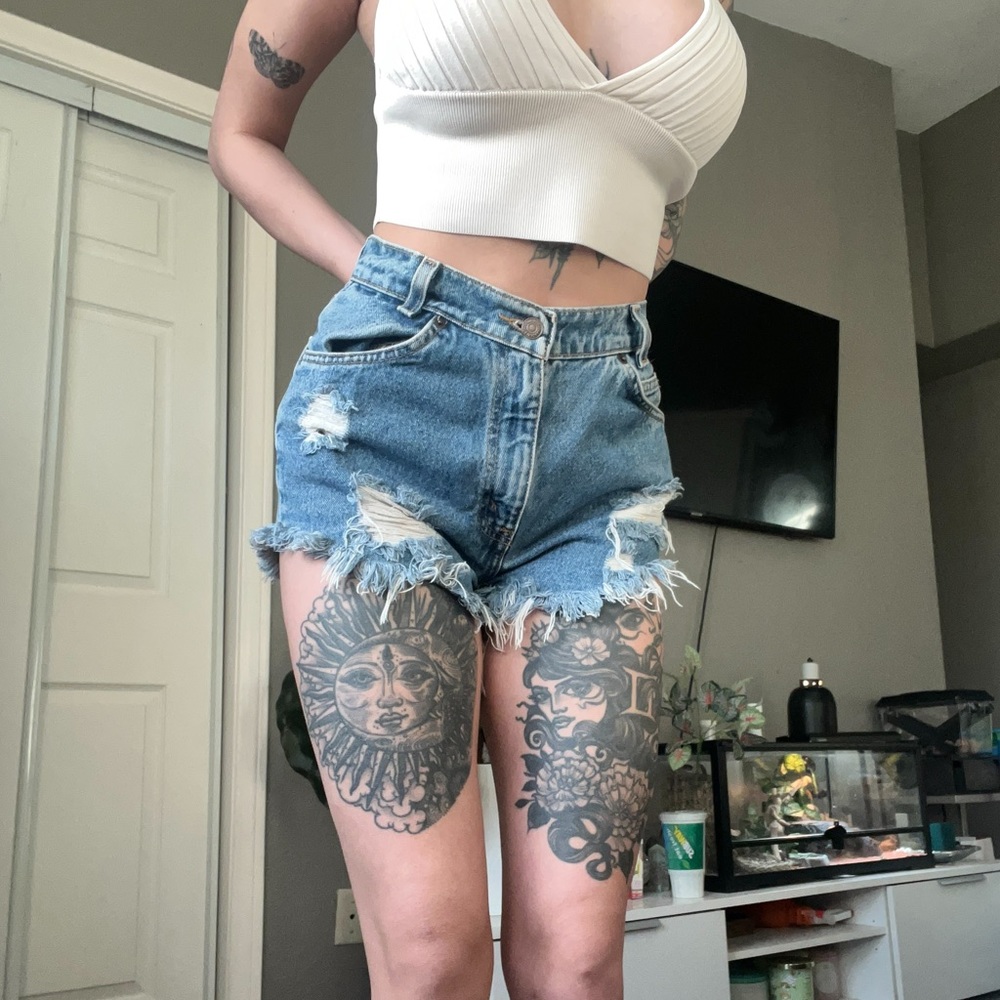 Vintage Levi’s high waisted shorts